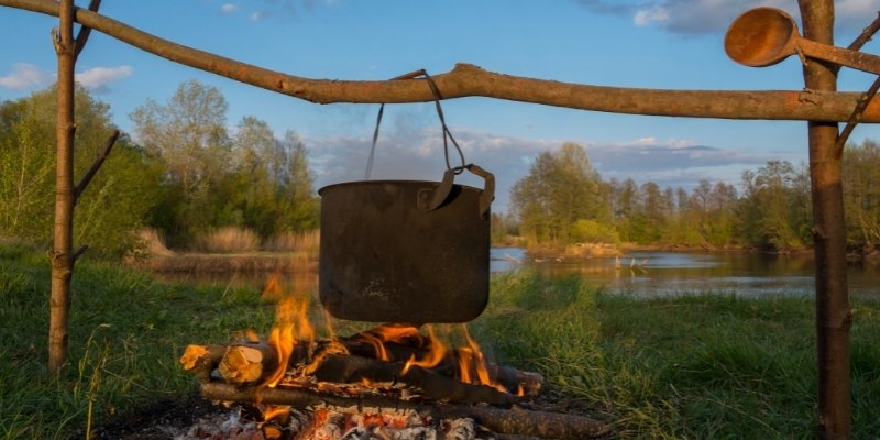 How Do You Reheat Food Over a Campfire