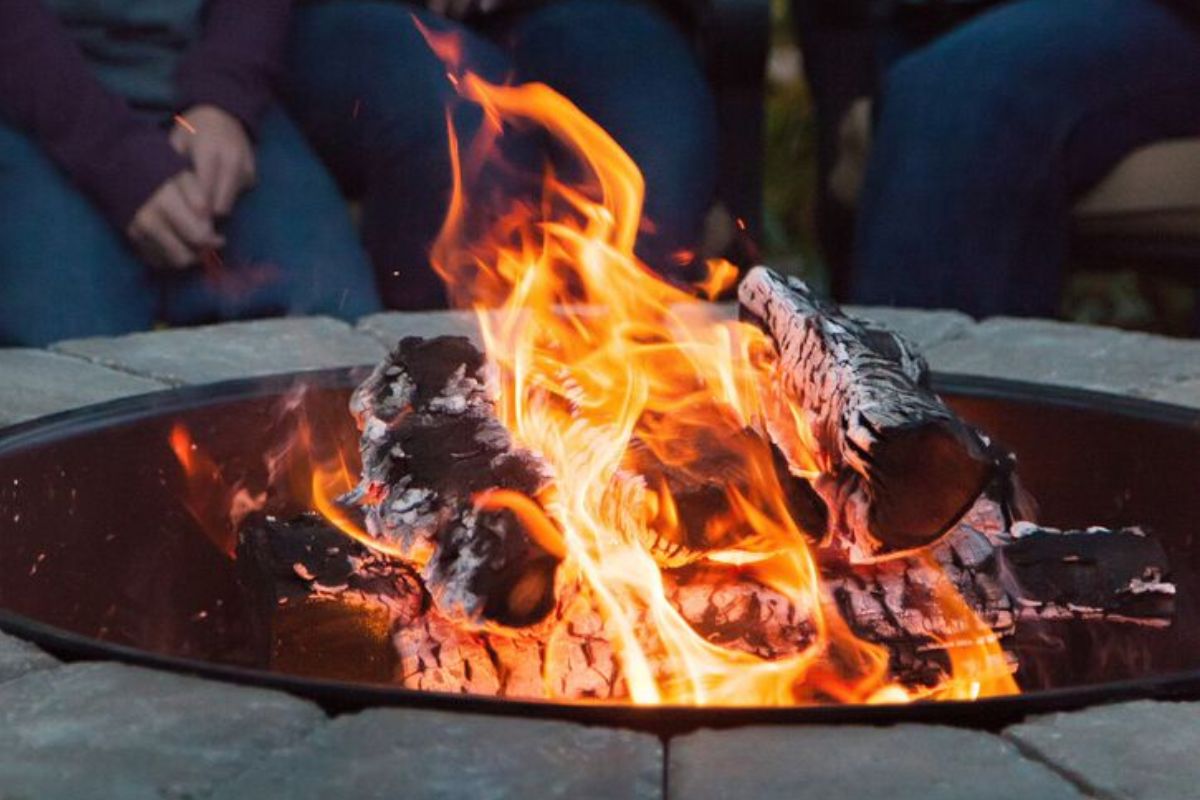 How to Build a Smokeless Fire in your Outdoor Fire Pit