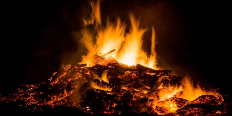 Is it OK to Leave a Fire Pit Burning Overnight? | Overnight Campfire |  Walden Backyards - Walden Backyards