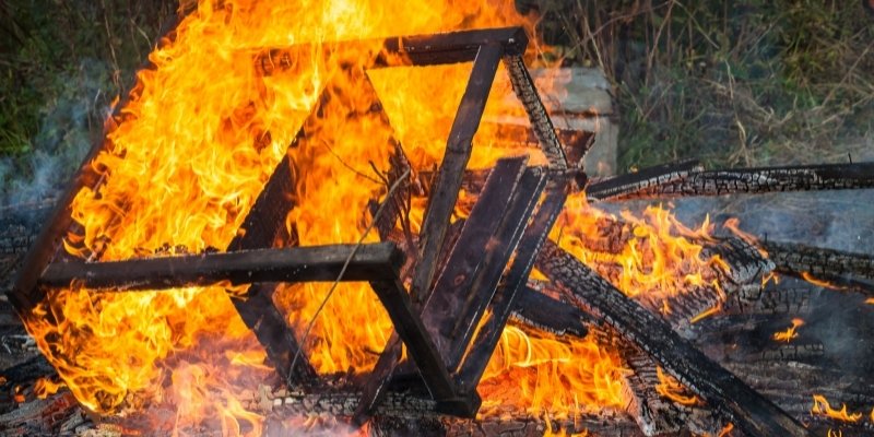 What Should You Not Burn in a Firepit? | Firepit Burning | Walden Backyards
